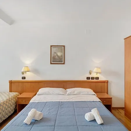 H Pompeii Ruiins Aparthotel