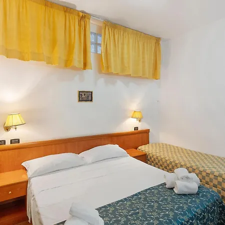 H Pompeii Ruiins Aparthotel 3*