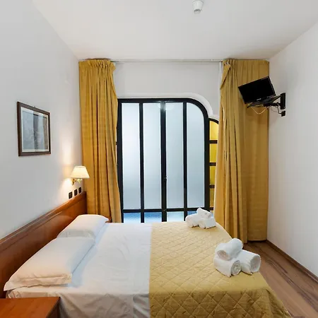H Pompeii Ruiins Aparthotel